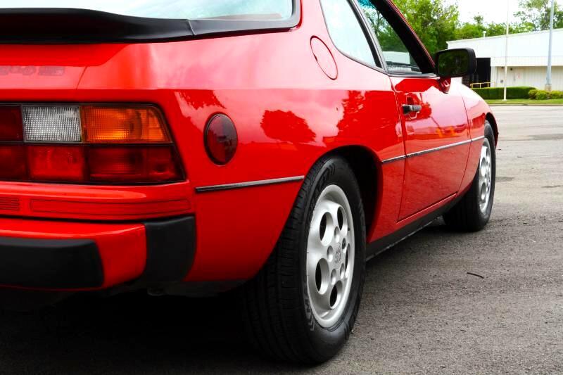 Porsche-924-1987-Coupe-21