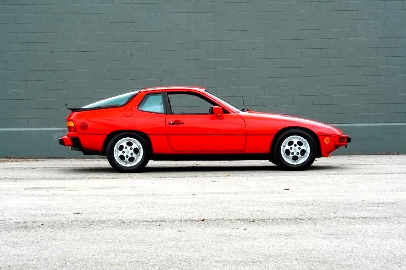 Porsche-924-1987-Coupe-24