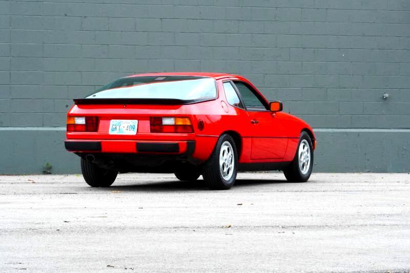 Porsche-924-1987-Coupe-25