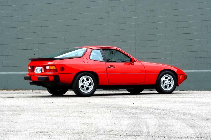 Porsche-924-1987-Coupe-28