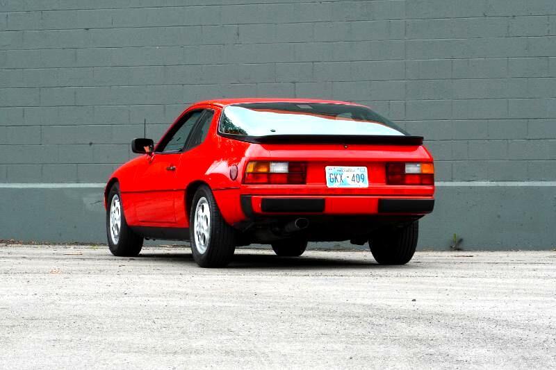 Porsche-924-1987-Coupe-30