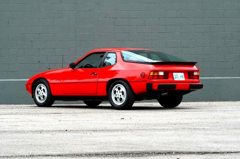 Porsche-924-1987-Coupe-32