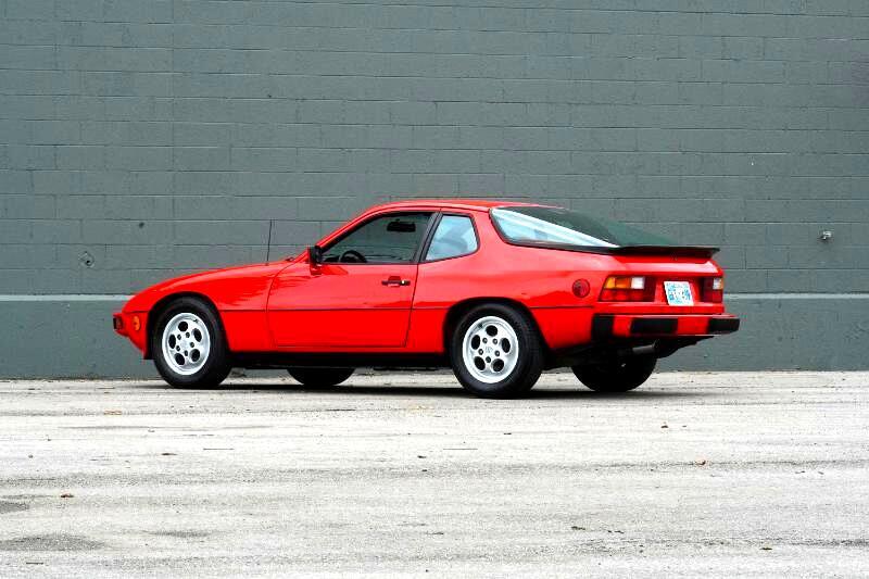 Porsche-924-1987-Coupe-33