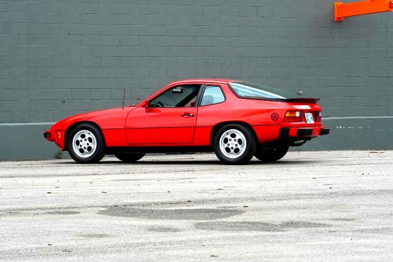 Porsche-924-1987-Coupe-34