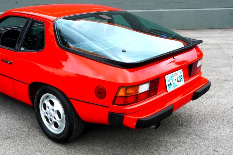 Porsche-924-1987-Coupe-37