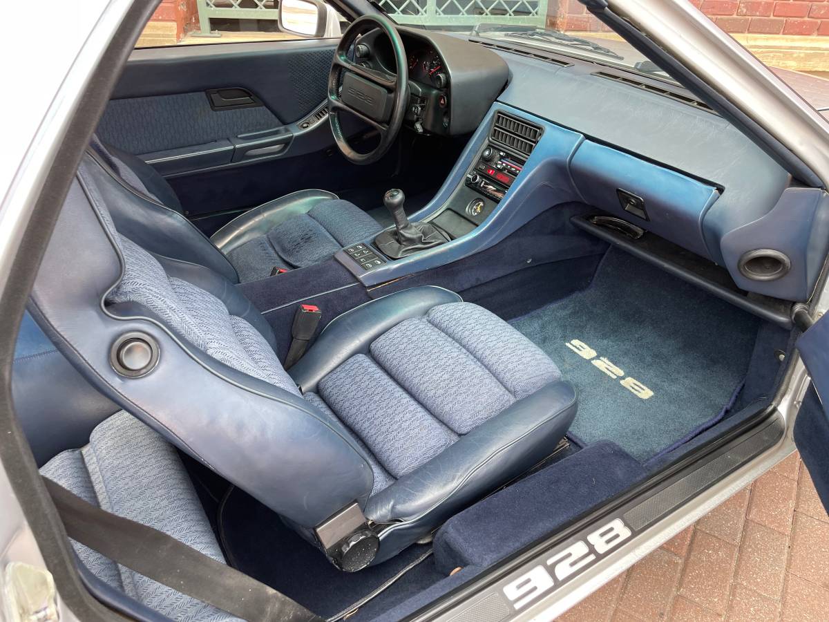 Porsche-928-1980-silver-1
