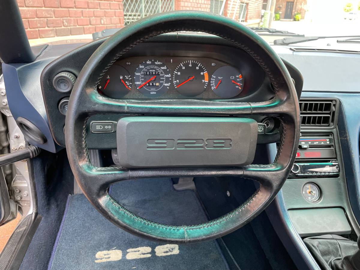 Porsche-928-1980-silver-11