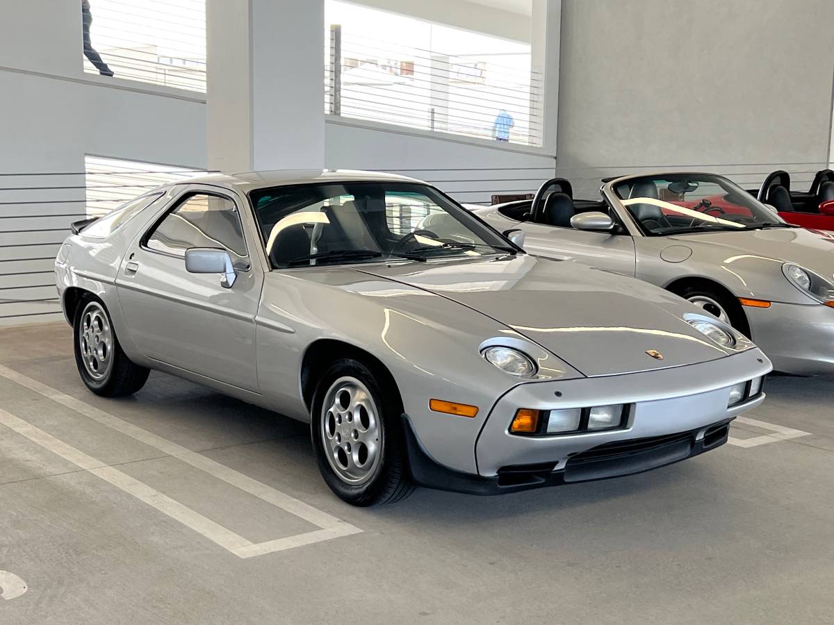 Porsche-928-1980-silver-2