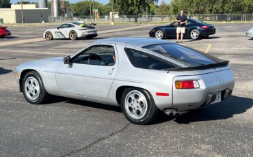 Porsche-928-1980-silver-21