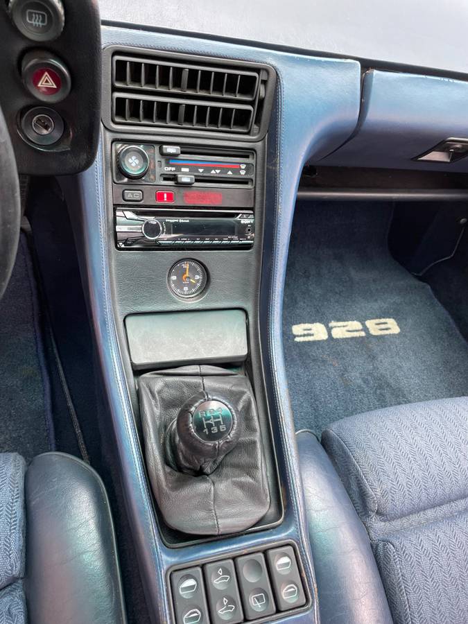 Porsche-928-1980-silver-22