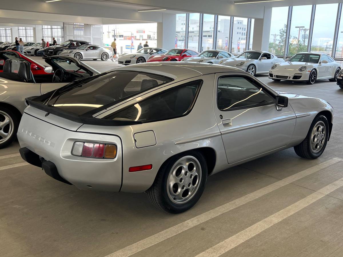 Porsche-928-1980-silver-4
