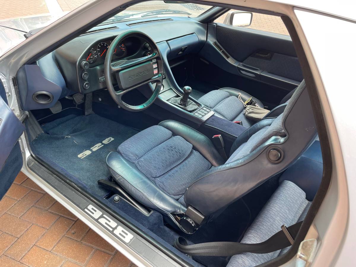 Porsche-928-1980-silver-7