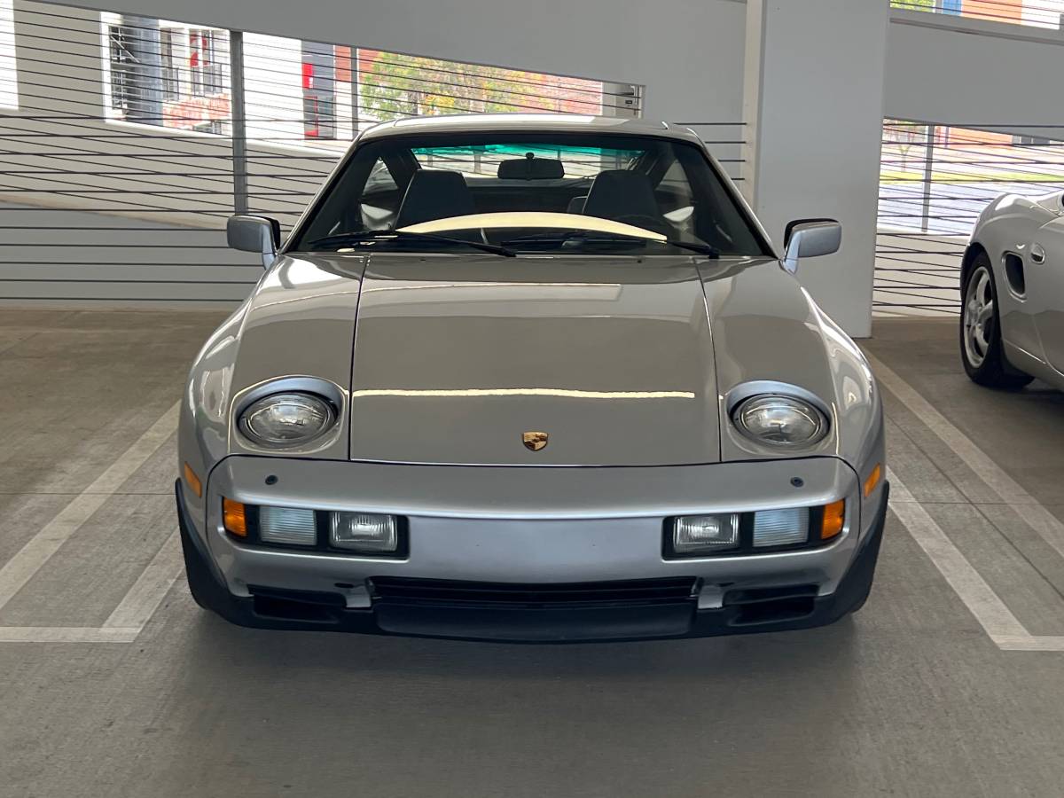 Porsche 928  1980 silver