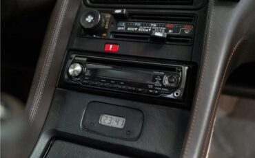 Porsche-928-1983-Coupe-18