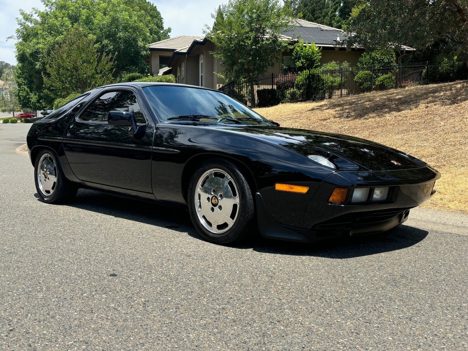 Porsche-928-1985-Coupe-1