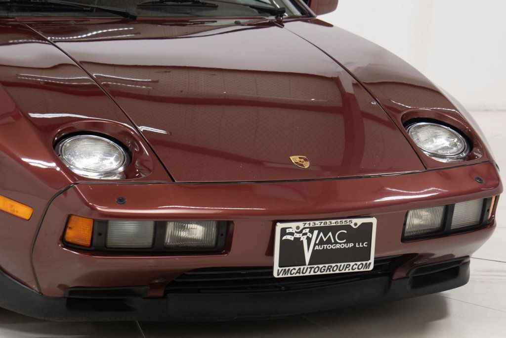 Porsche-928-1985-Coupe-11