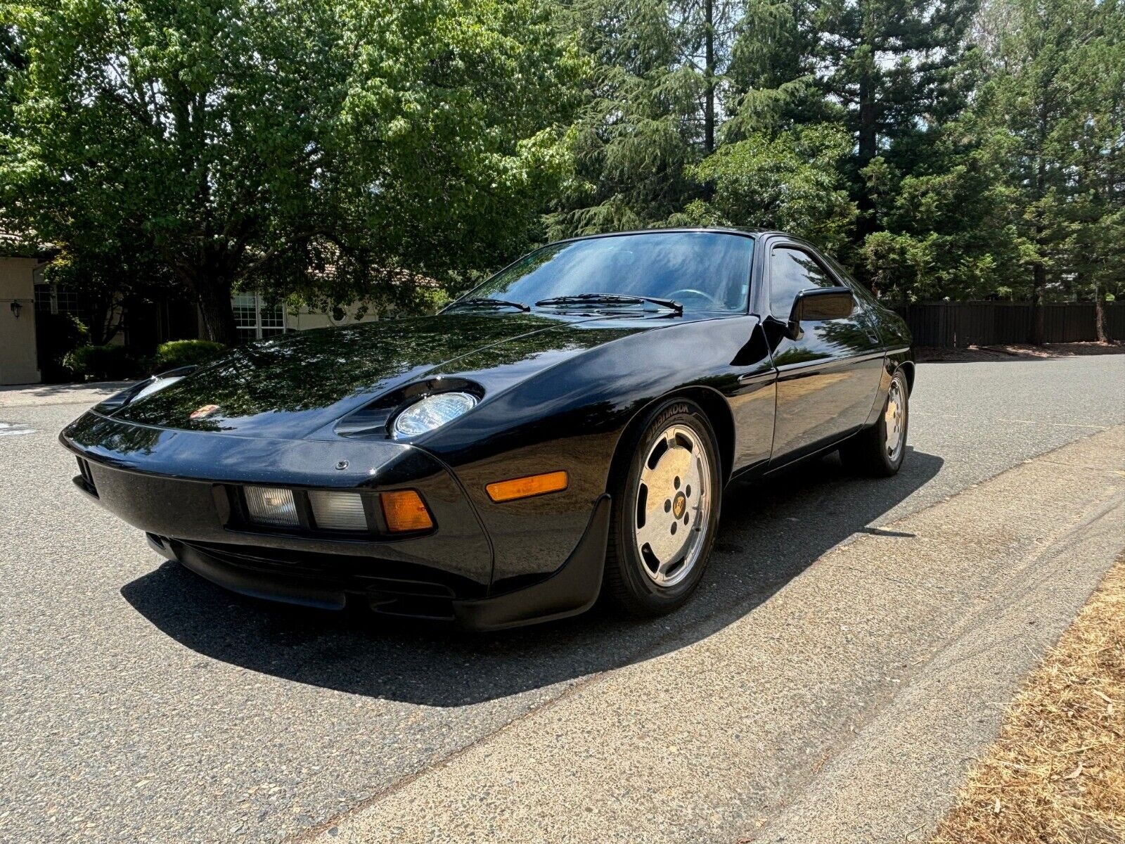 Porsche-928-1985-Coupe-2