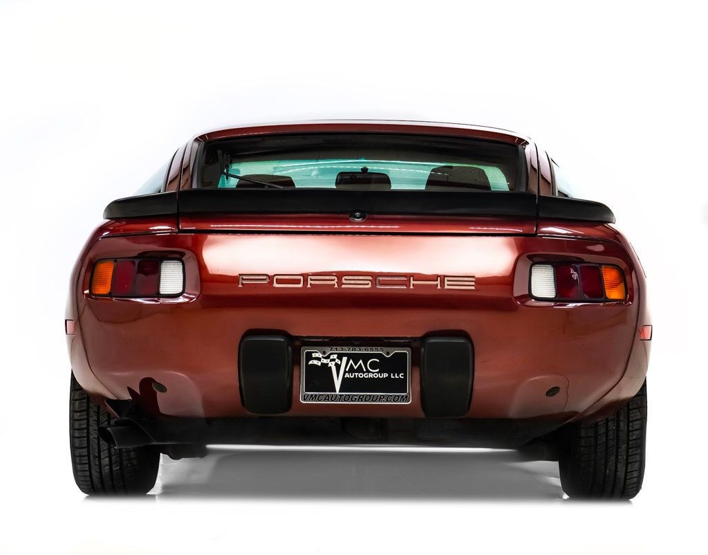 Porsche-928-1985-Coupe-8