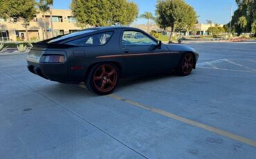 Porsche-928-1986-grey-10