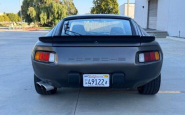 Porsche-928-1986-grey-11