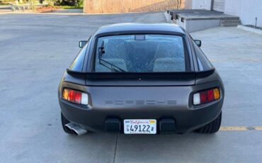 Porsche-928-1986-grey-12