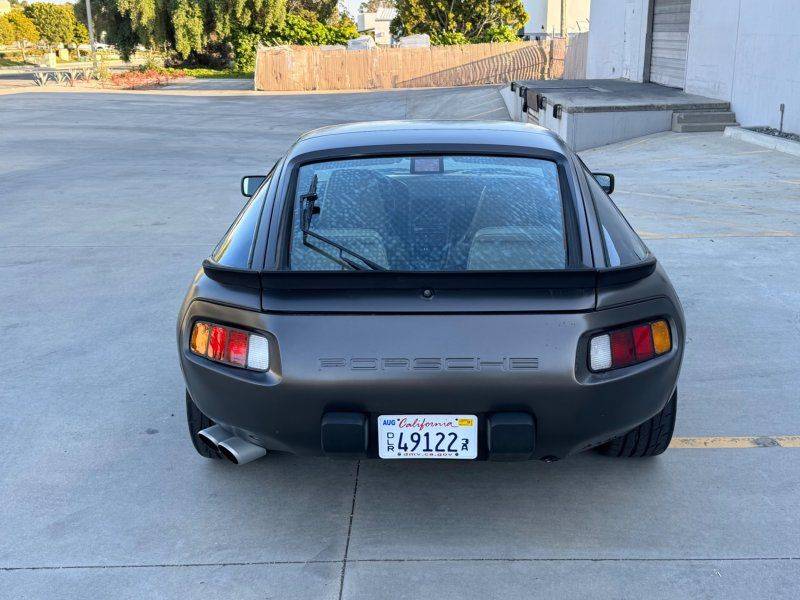Porsche-928-1986-grey-12