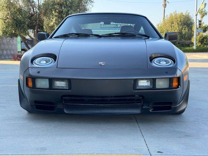 Porsche-928-1986-grey-6