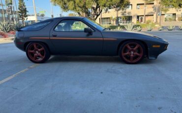 Porsche-928-1986-grey-9