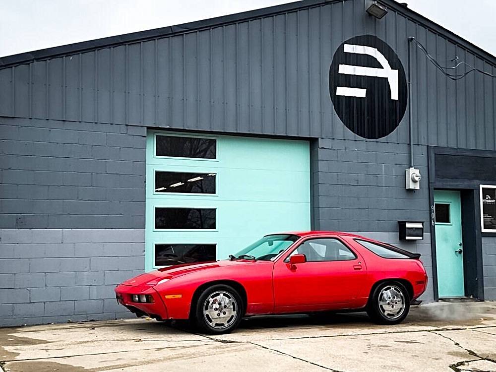 Porsche-928-1986-red-10