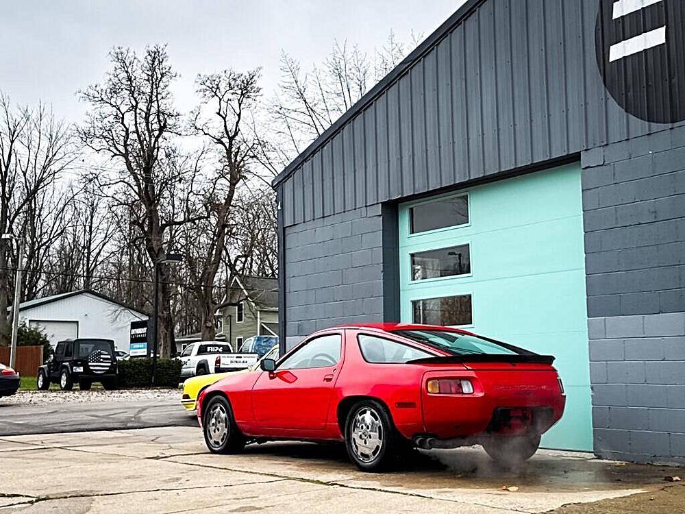 Porsche-928-1986-red-17