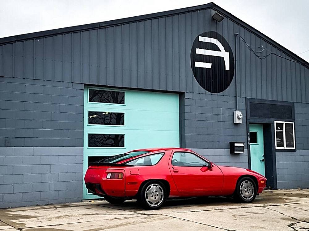 Porsche-928-1986-red-20