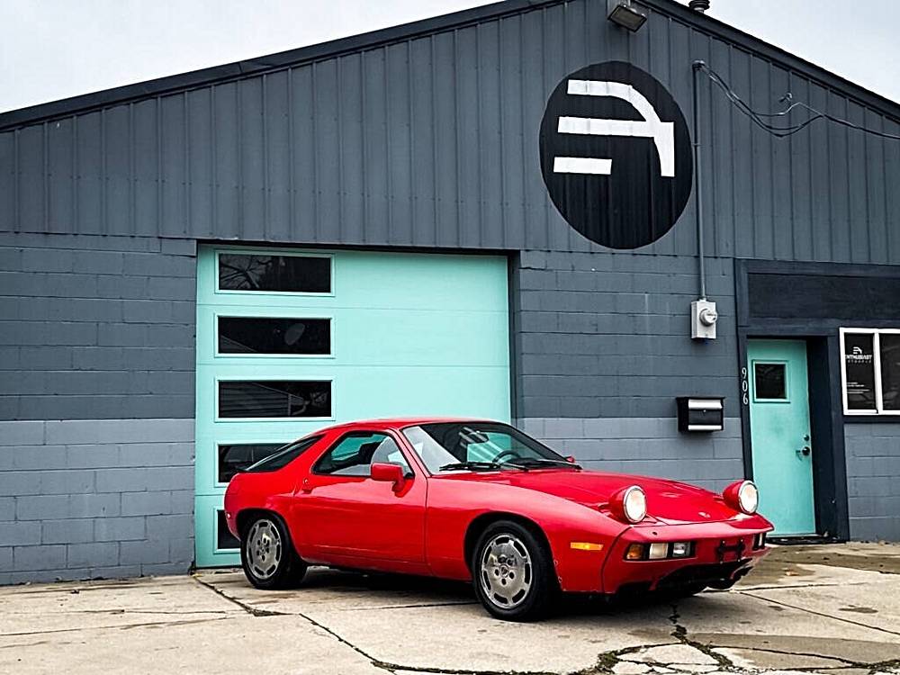 Porsche-928-1986-red-21
