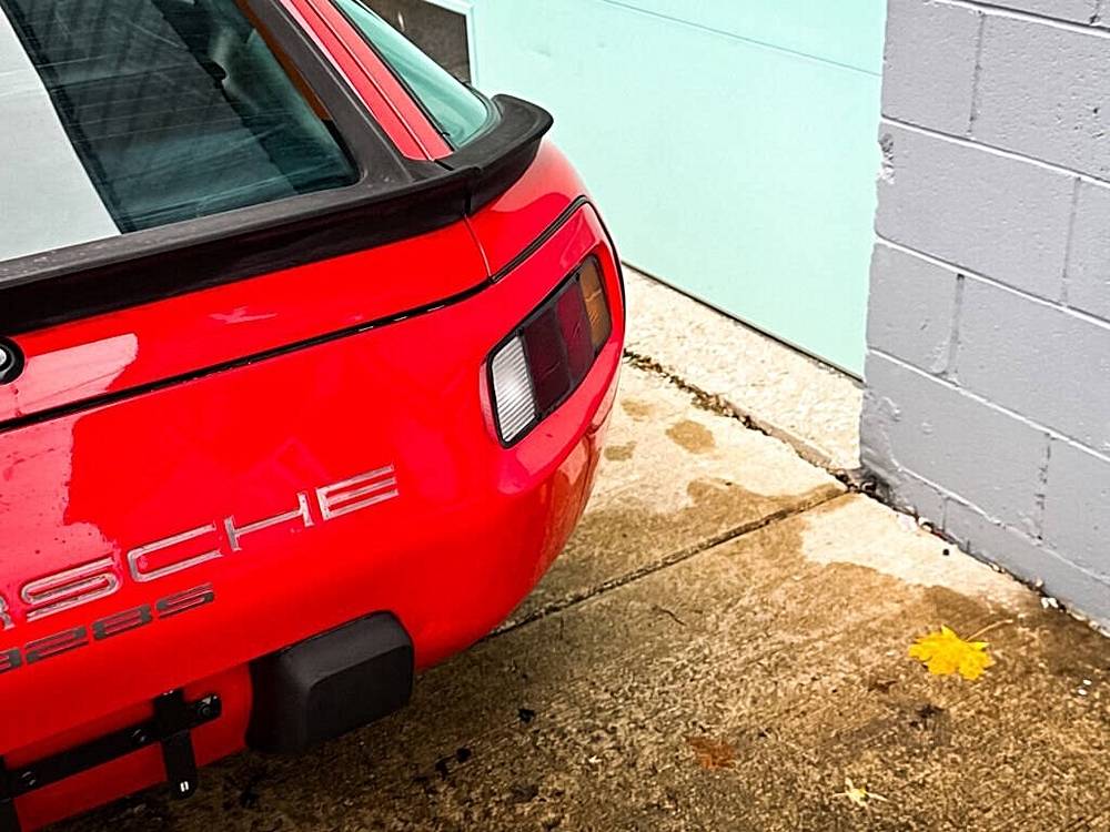 Porsche-928-1986-red-23