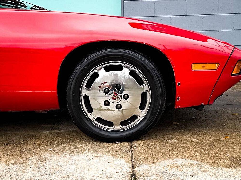 Porsche-928-1986-red-3