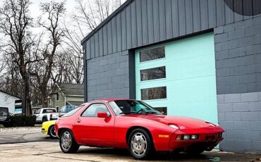 Porsche-928-1986-red