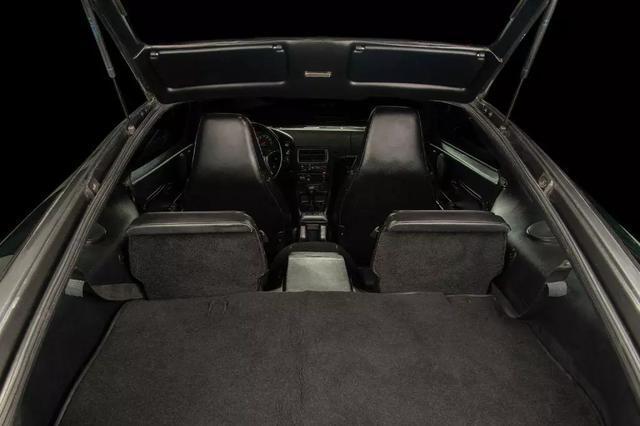 Porsche-928-1993-Coupe-11