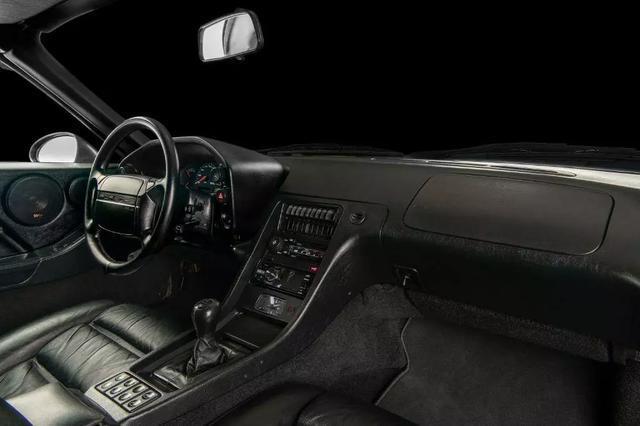 Porsche-928-1993-Coupe-7