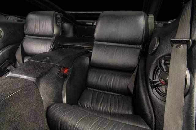 Porsche-928-1993-Coupe-9