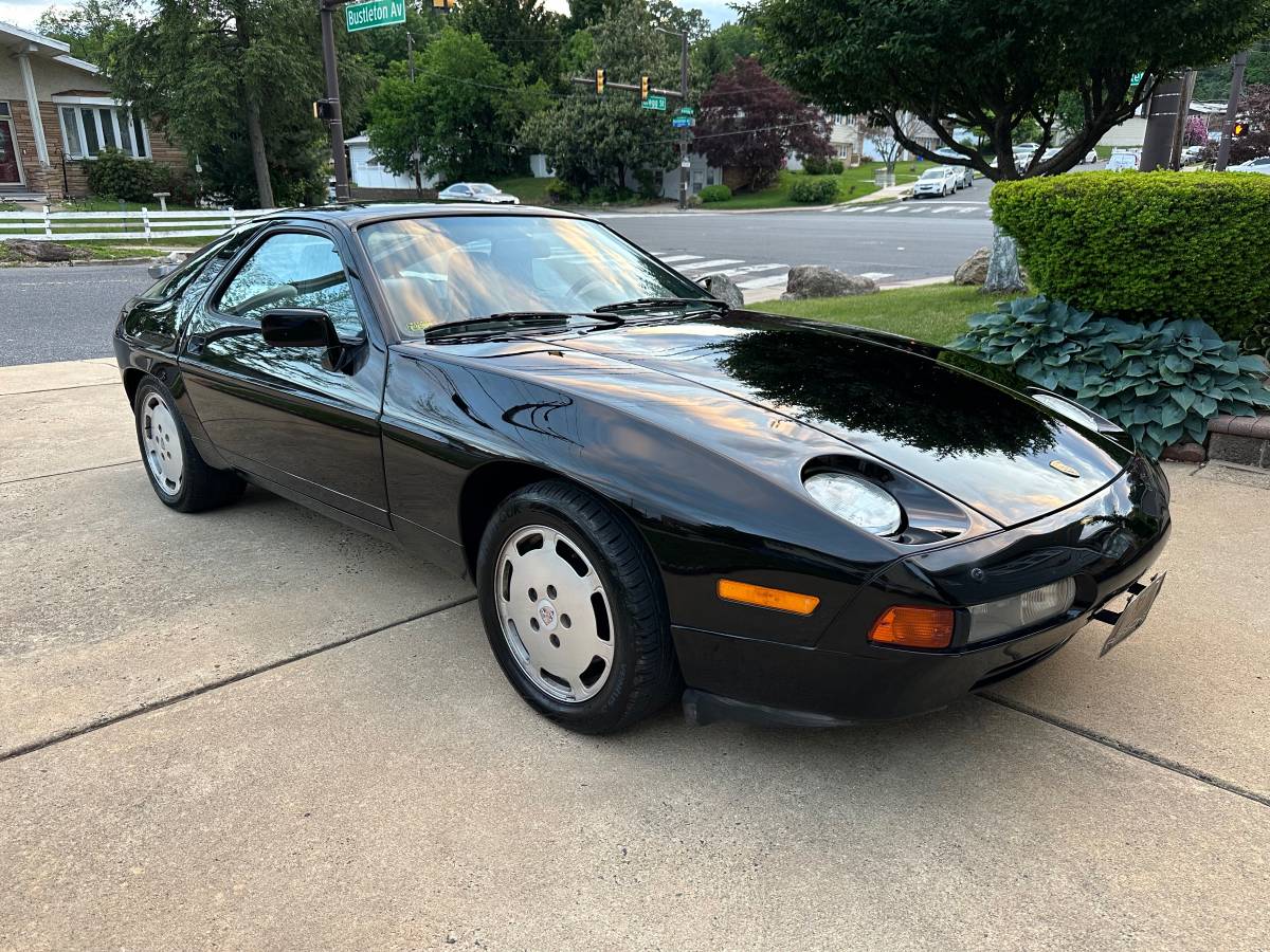 Porsche-928s4-1988-black-1