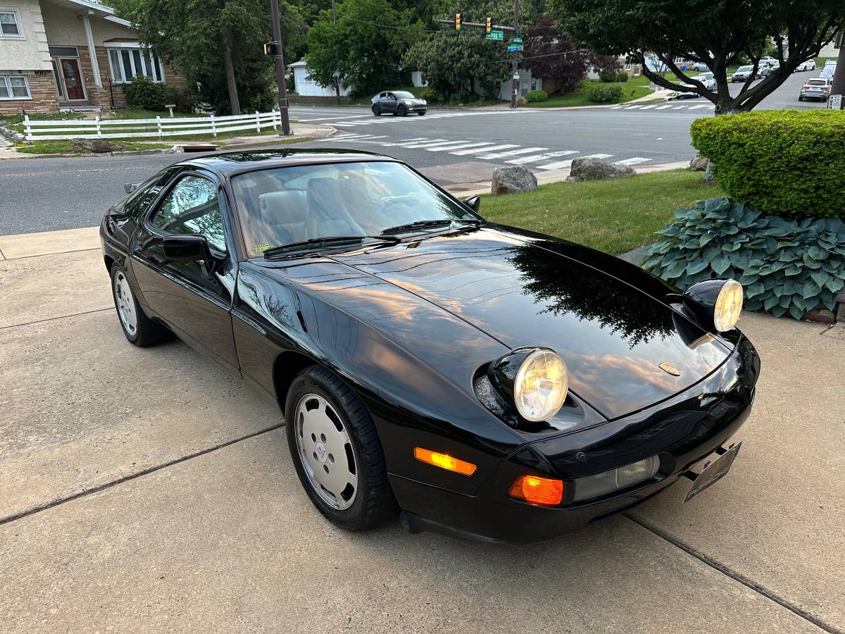 Porsche-928s4-1988-black-10