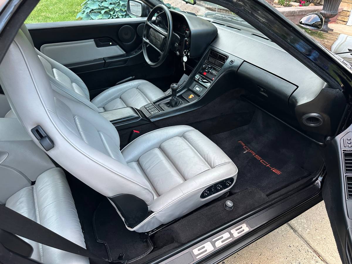Porsche-928s4-1988-black-11