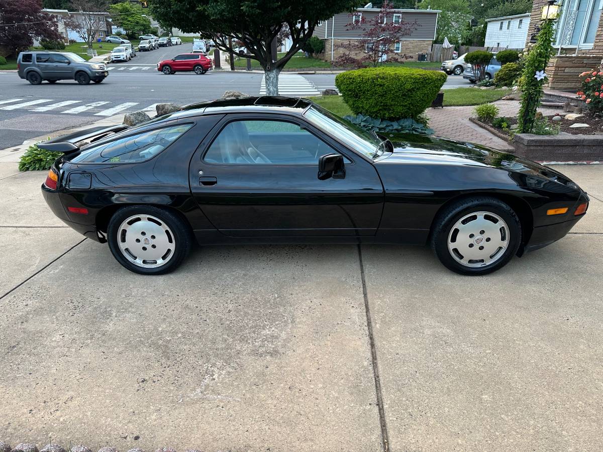 Porsche-928s4-1988-black-3