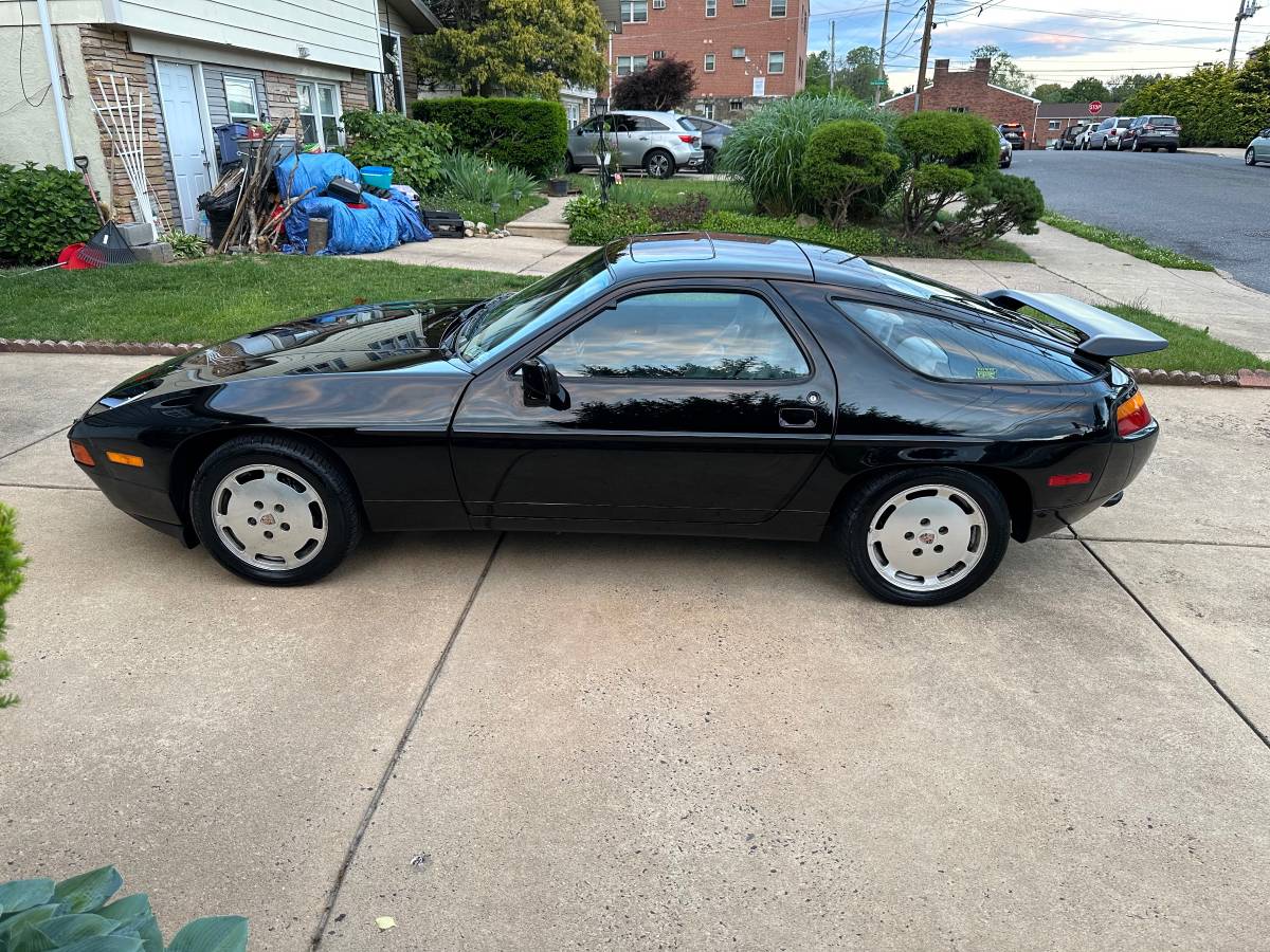 Porsche-928s4-1988-black-4