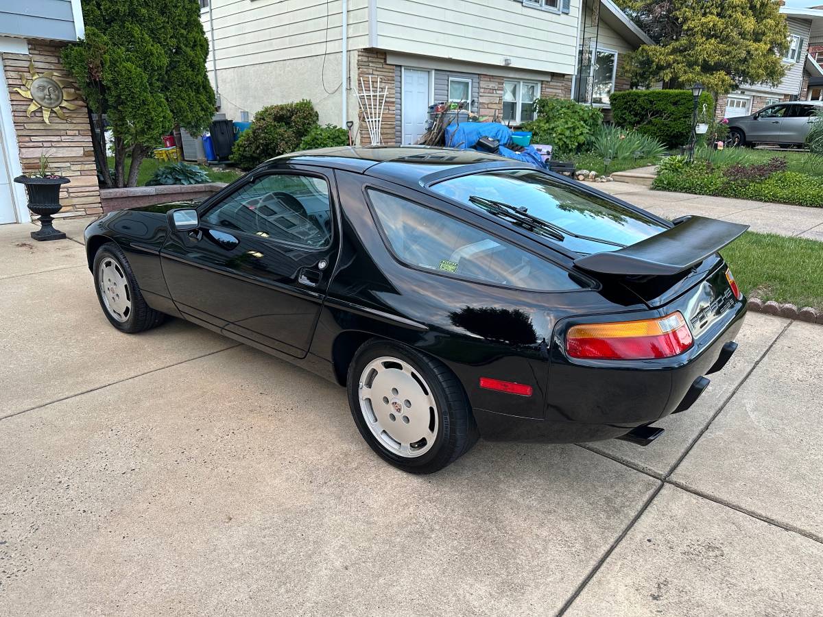 Porsche-928s4-1988-black-6