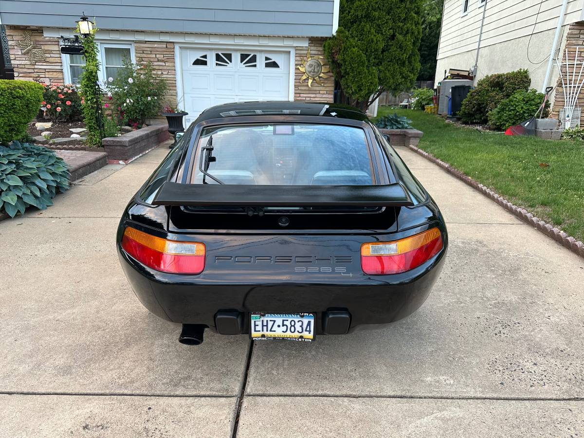 Porsche-928s4-1988-black-7