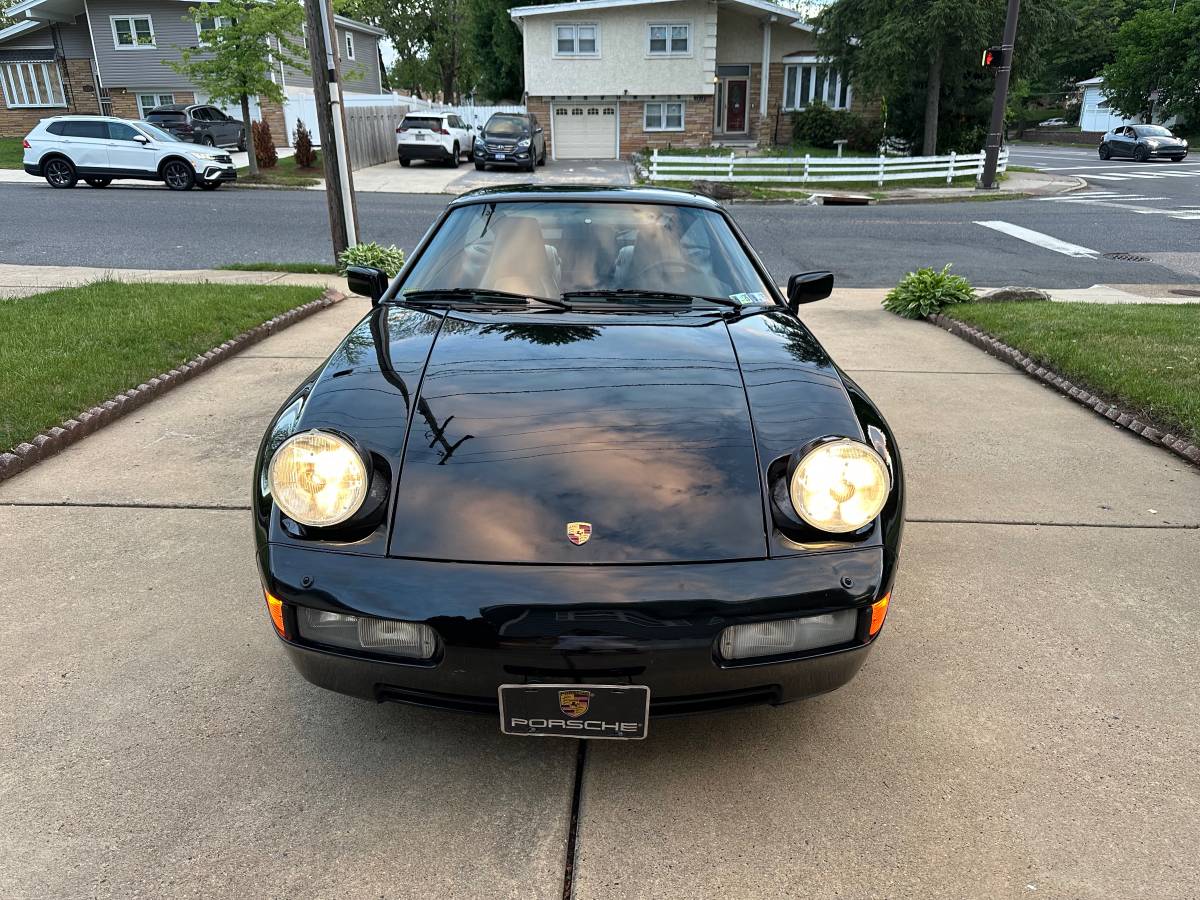 Porsche-928s4-1988-black-9