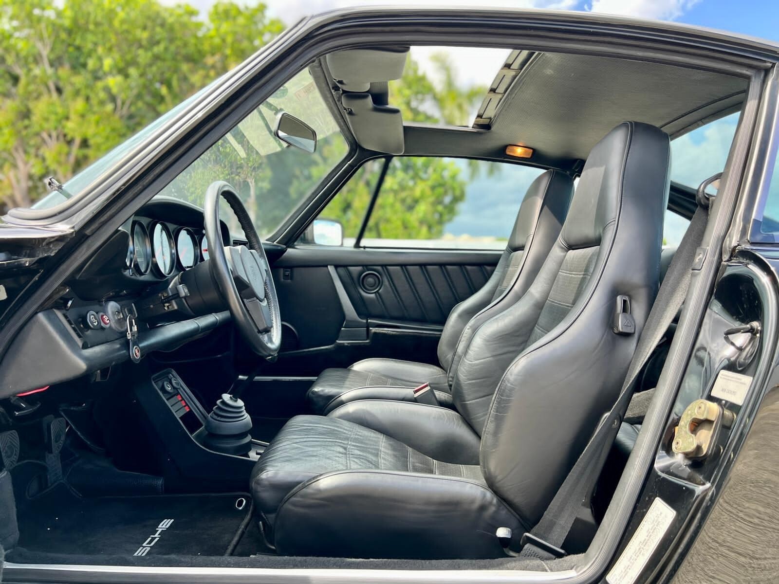Porsche-930-1979-Coupe-11
