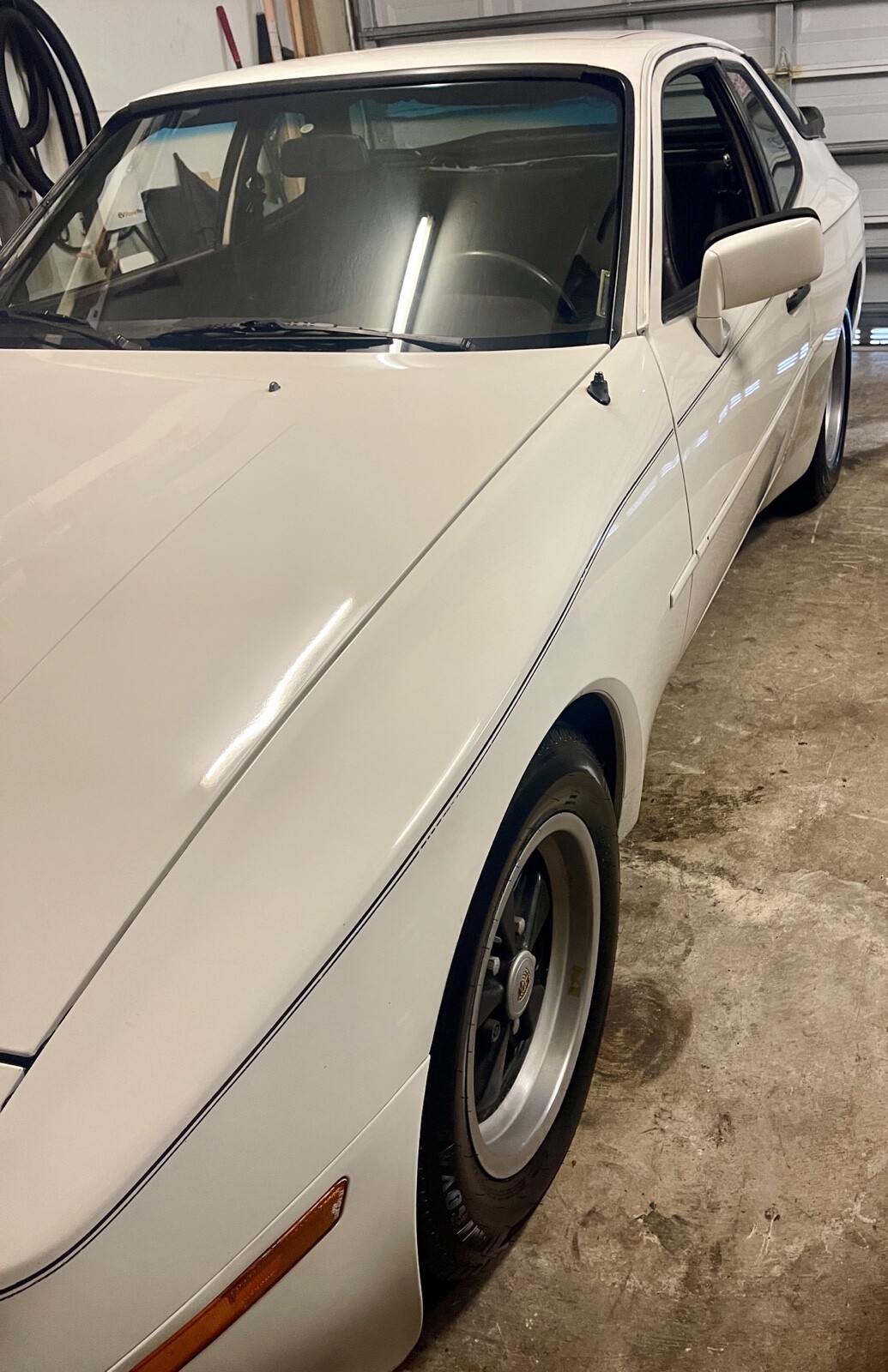 Porsche-944-1983-1