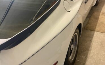 Porsche-944-1983-3