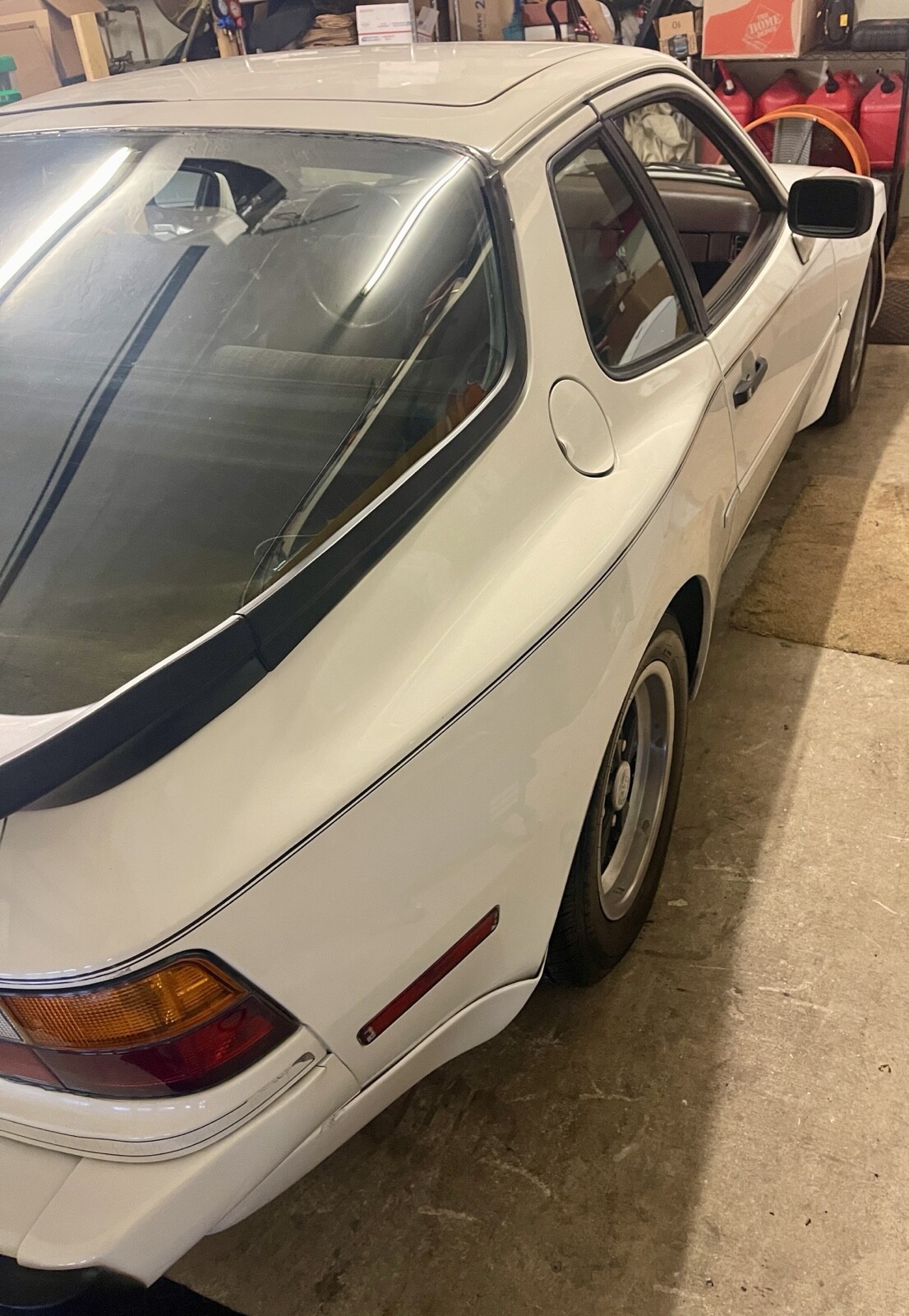 Porsche-944-1983-3